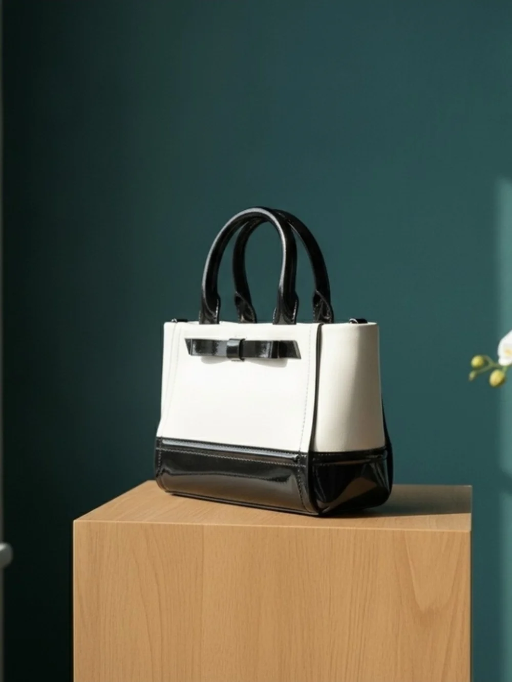 Classic Kate Spade 2-Tone White and Black Bow Tote Circa 2013